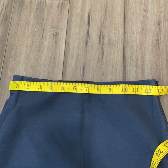 Everlane The Curvy Side-Zip Stretch Cotton Pant in navy blue - Picture 13 of 14